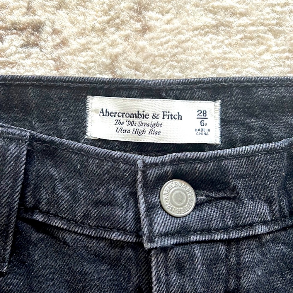 Abercrombie 90’s Ultra High Rise Straight Jean